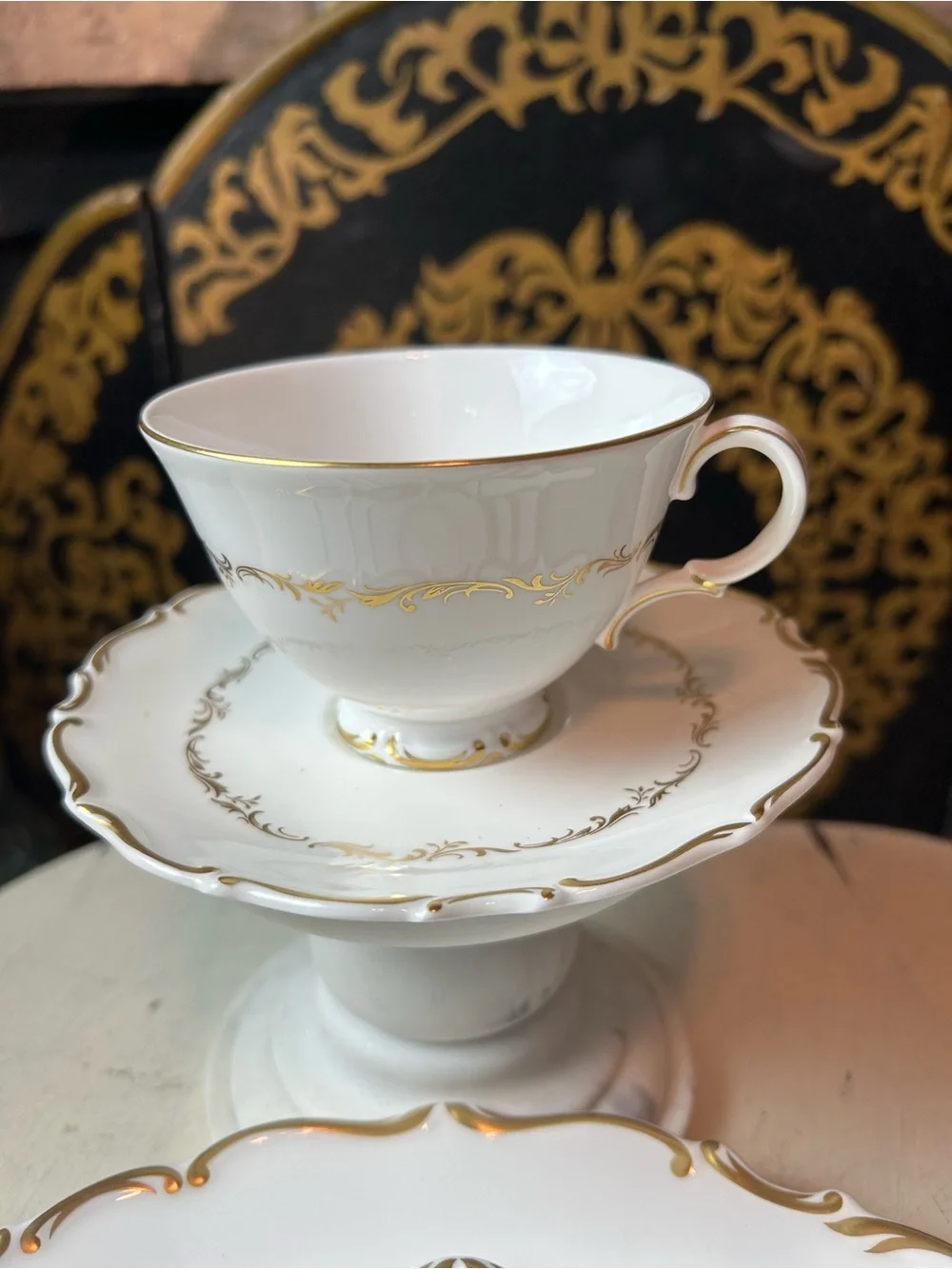 ROYAL DOULTON RICHELIEU 4957 Bone China 5 Piece Dinnerware White Gold Trim